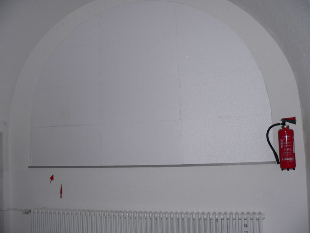 2006, 
3 covered windows with peepholes and room-illustrating Mirror constructs behind it; 
styrofoam, wood, mirrors, light-emitting diodes, installation views, annual exhibition Hochschule für Gestaltung Offenbach