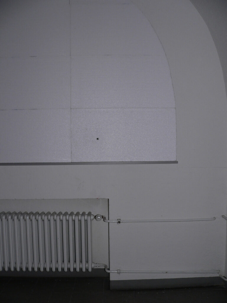 2006, 
3 covered windows with peepholes and room-illustrating Mirror constructs behind it; 
styrofoam, wood, mirrors, light-emitting diodes, installation views, annual exhibition Hochschule für Gestaltung Offenbach