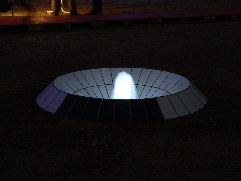 Perfume fountain, 
2008, tiles, perfume mixture, styrofoam, pump, tub, LEDs 150 cm diameter, depth: 70 cm, 
Festival of Young Talents, harbor island of Offenbach am Main, 2008