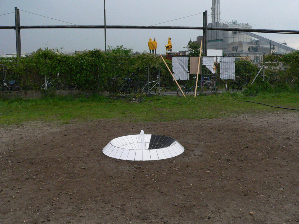 Perfume fountain, 
2008, tiles, perfume mixture, styrofoam, pump, tub, LEDs 150 cm diameter, depth: 70 cm, 
Festival of Young Talents, harbor island of Offenbach am Main, 2008